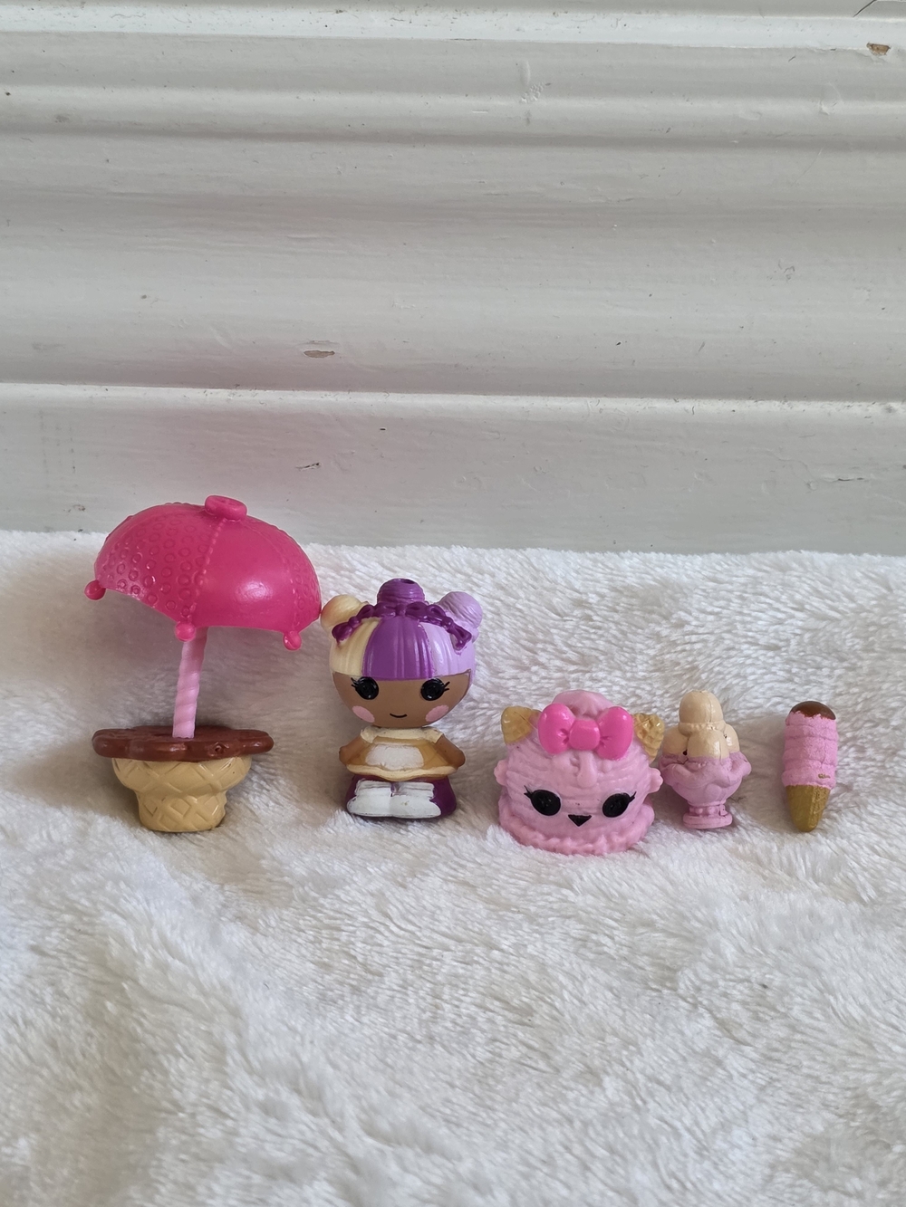 Lalaloopsy Tinies Scoops Waffle Cone Figure Pet Ice Cream Table Accessories Lot
